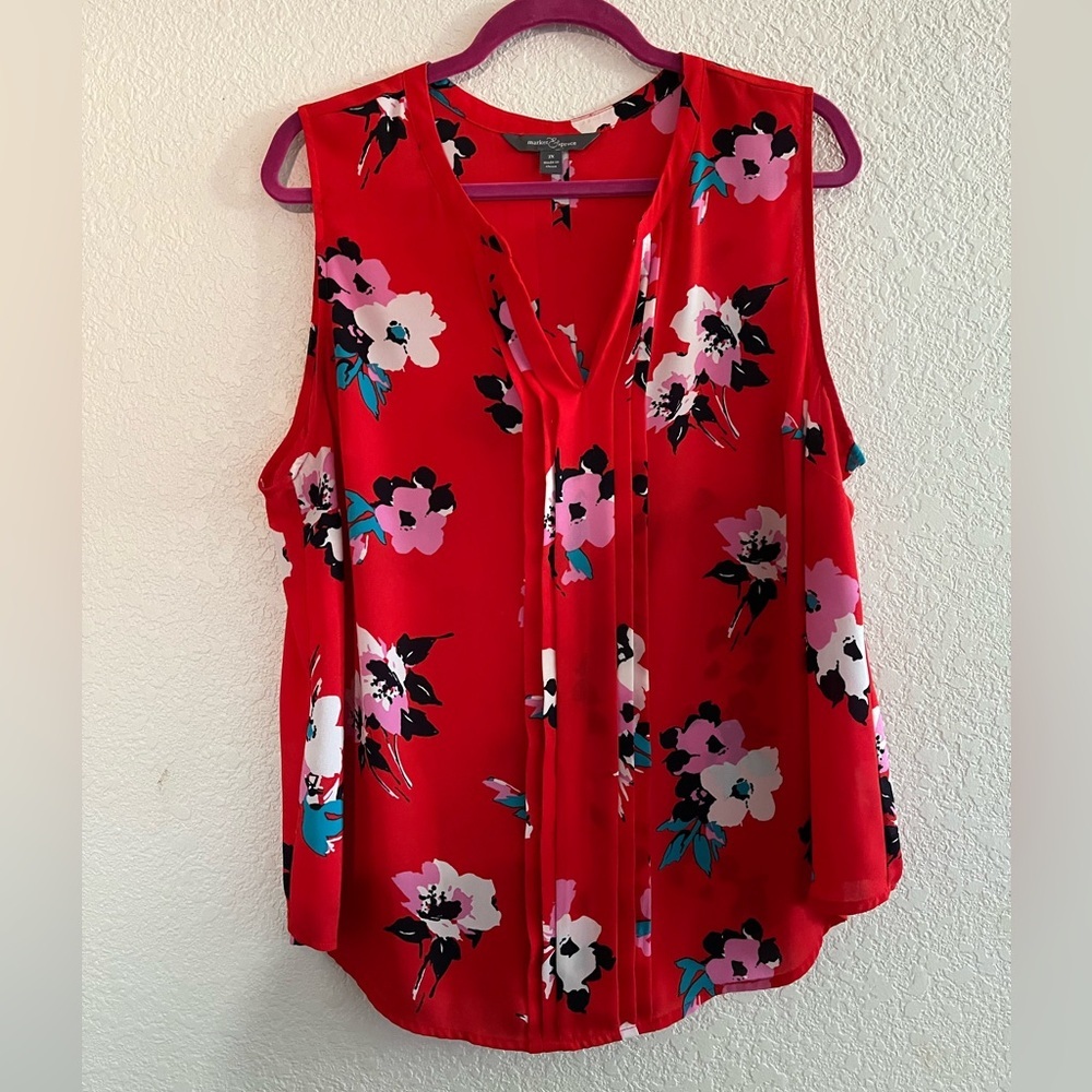 Vibrant Floral Sleeveless Blouse‎